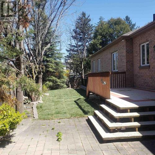 190 Lawrence Ave, Richmond Hill, ON - Outdoor