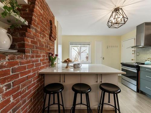 2578 Blackwood St, Victoria, BC - Indoor Photo Showing Kitchen