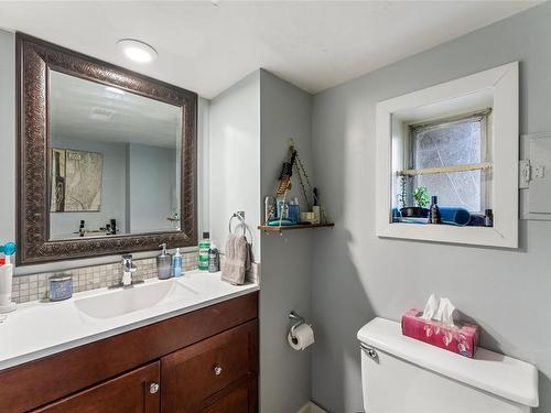 2578 Blackwood St, Victoria, BC - Indoor Photo Showing Bathroom