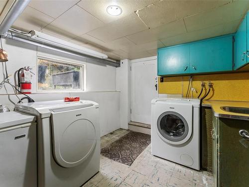 2578 Blackwood St, Victoria, BC - Indoor Photo Showing Laundry Room