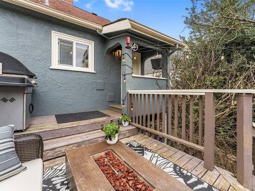 2578 Blackwood St, Victoria, BC - Outdoor With Exterior