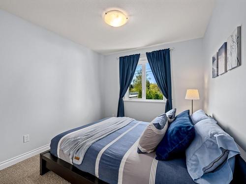 111-1500 Cumberland Rd, Courtenay, BC - Indoor Photo Showing Bedroom