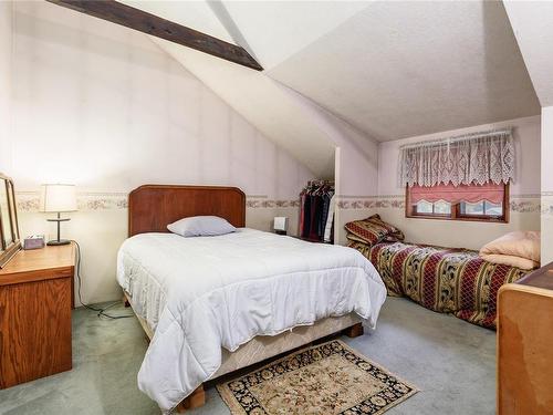 1589 Seaview Rd, Black Creek, BC - Indoor Photo Showing Bedroom