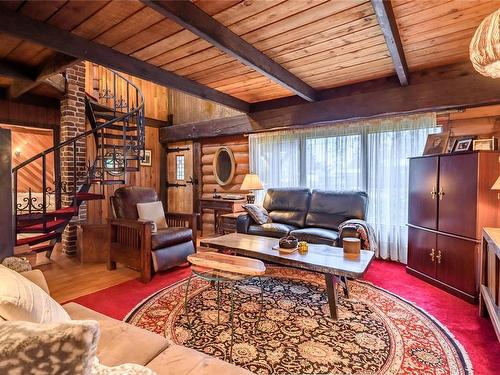 1589 Seaview Rd, Black Creek, BC - Indoor Photo Showing Living Room