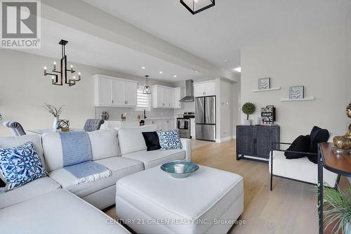 3895 Auckland Avenue, London, ON - Indoor Photo Showing Living Room