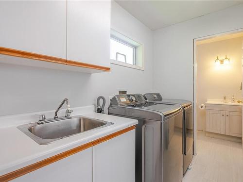 2114 Trident Pl, North Saanich, BC - Indoor Photo Showing Laundry Room