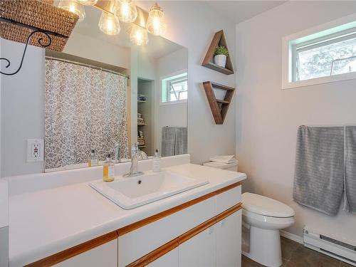 2114 Trident Pl, North Saanich, BC - Indoor Photo Showing Bathroom