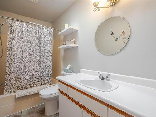 2114 Trident Pl, North Saanich, BC - Indoor Photo Showing Bathroom