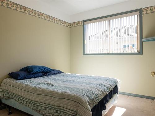1120 Ormonde Rd, Qualicum Beach, BC - Indoor Photo Showing Bedroom