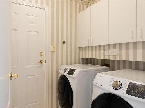 1120 Ormonde Rd, Qualicum Beach, BC - Indoor Photo Showing Laundry Room