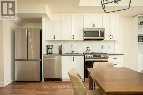 #A105 -1869 Highway 118 Rd W, Bracebridge, ON - Indoor Photo Showing Kitchen With Upgraded Kitchen