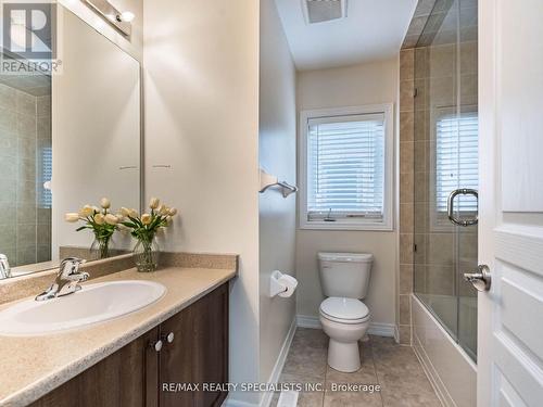 25 Chesterwood Cres, Brampton, ON - Indoor Photo Showing Bathroom
