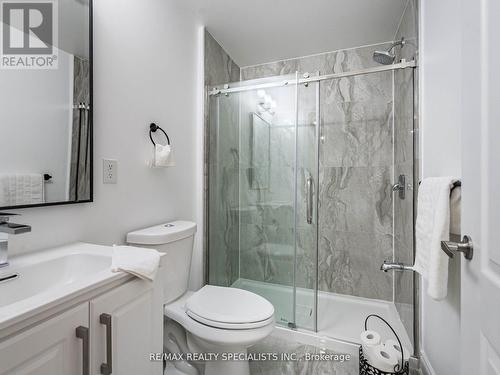 25 Chesterwood Cres, Brampton, ON - Indoor Photo Showing Bathroom