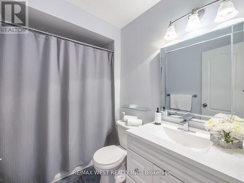 3 - 15 West Deane Park Drive W, Toronto, ON - Indoor Photo Showing Bathroom