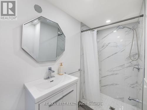 3 - 15 West Deane Park Drive W, Toronto, ON - Indoor Photo Showing Bathroom