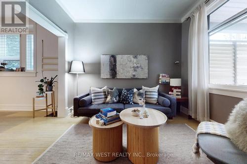 29 Hillside Ave, Toronto, ON - Indoor Photo Showing Living Room