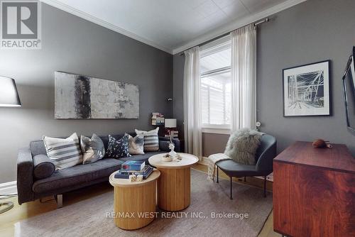 29 Hillside Ave, Toronto, ON - Indoor Photo Showing Living Room