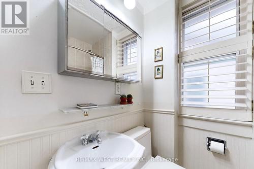 29 Hillside Ave, Toronto, ON - Indoor Photo Showing Bathroom