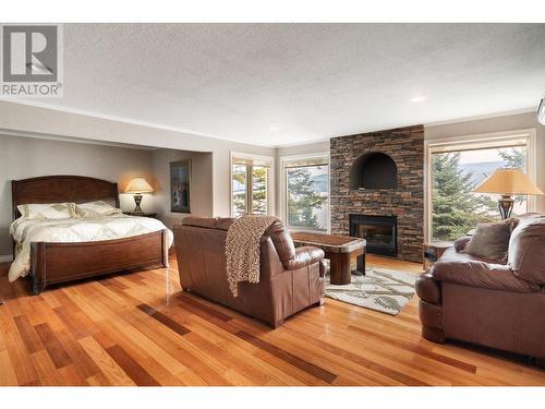 4069 Westside Road N, West Kelowna, BC - Indoor Photo Showing Living Room With Fireplace