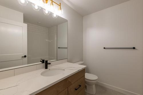 1538 Cedar Street, Golden, BC - Indoor Photo Showing Bathroom