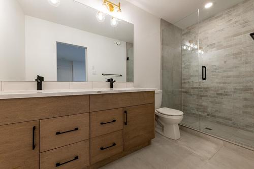 1538 Cedar Street, Golden, BC - Indoor Photo Showing Bathroom