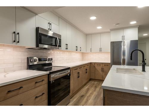 1538 Cedar Street, Golden, BC - Indoor Photo Showing Kitchen With Upgraded Kitchen