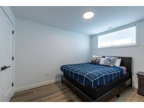 1538 Cedar Street, Golden, BC - Indoor Photo Showing Bedroom