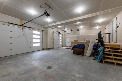 1538 Cedar Street, Golden, BC - Indoor Photo Showing Garage