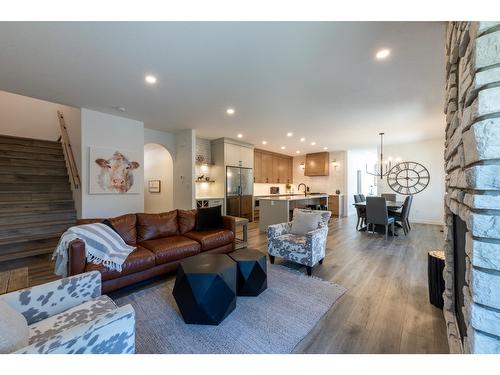 1538 Cedar Street, Golden, BC - Indoor Photo Showing Living Room