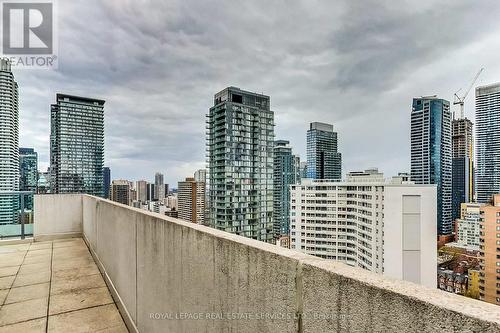 1703 - 1121 Bay Street, Toronto, ON - Outdoor With Balcony
