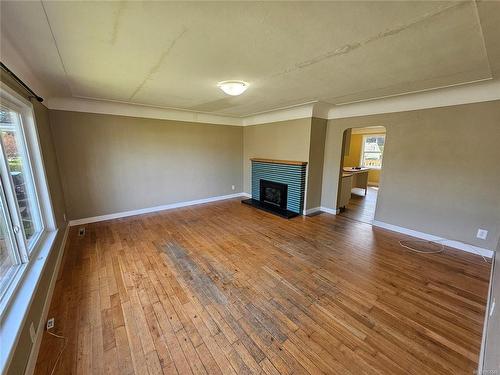 3562 10Th Ave, Port Alberni, BC - Indoor With Fireplace