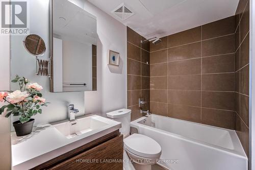 520 - 1030 King Street W, Toronto, ON - Indoor Photo Showing Bathroom