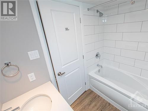 805 Maplewood Avenue Unit#A, Ottawa, ON - Indoor Photo Showing Bathroom