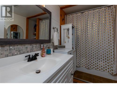 31 3624 Old Lakelse Lake Drive, Terrace, BC - Indoor Photo Showing Bathroom