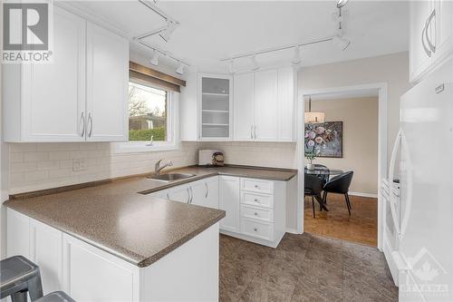 857 Thorndale Drive, Ottawa, ON - Indoor Photo Showing Kitchen