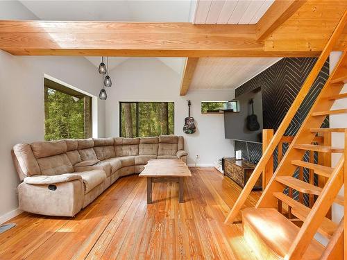 1706 Wooden Rd, Shawnigan Lake, BC - Indoor Photo Showing Living Room