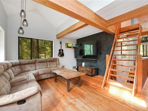 1706 Wooden Rd, Shawnigan Lake, BC - Indoor Photo Showing Living Room