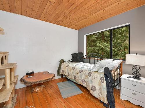 1706 Wooden Rd, Shawnigan Lake, BC - Indoor Photo Showing Bedroom