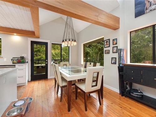 1706 Wooden Rd, Shawnigan Lake, BC - Indoor Photo Showing Dining Room