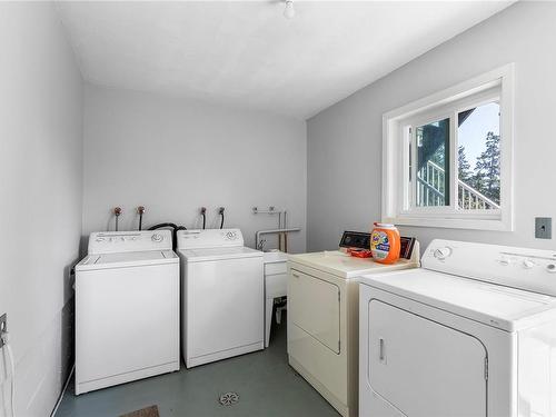 1211 Bush St, Nanaimo, BC - Indoor Photo Showing Laundry Room
