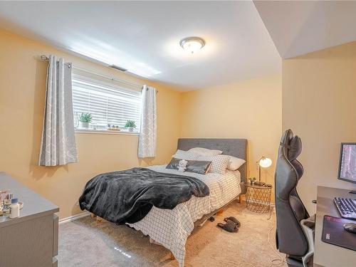 589 Kay St, Saanich, BC - Indoor Photo Showing Bedroom