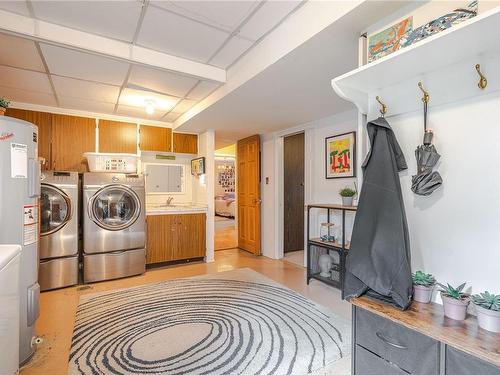 589 Kay St, Saanich, BC - Indoor Photo Showing Laundry Room