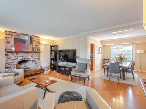 589 Kay St, Saanich, BC - Indoor Photo Showing Living Room With Fireplace