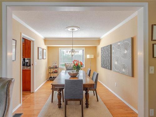 589 Kay St, Saanich, BC - Indoor Photo Showing Dining Room