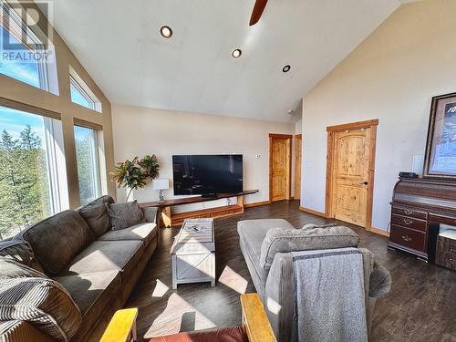 601 Raven Hill Road, Osoyoos, BC - Indoor Photo Showing Living Room