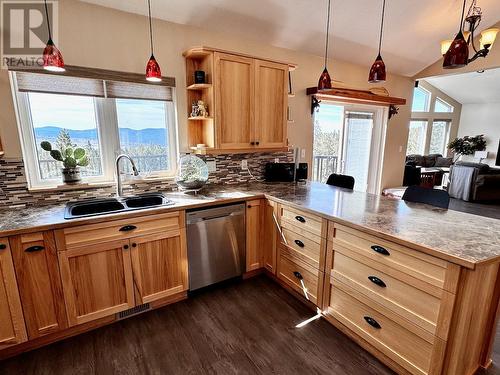 601 Raven Hill Road, Osoyoos, BC - Indoor Photo Showing Kitchen With Double Sink