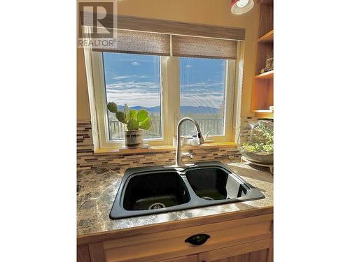 601 Raven Hill Road, Osoyoos, BC - Indoor Photo Showing Kitchen With Double Sink
