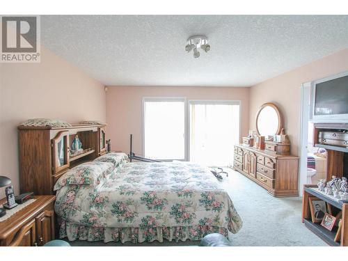 312 Uplands Drive, Kelowna, BC - Indoor Photo Showing Bedroom
