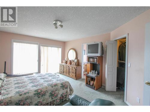 312 Uplands Drive, Kelowna, BC - Indoor Photo Showing Bedroom