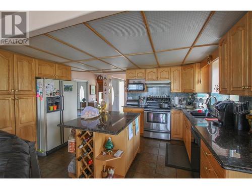 312 Uplands Drive, Kelowna, BC - Indoor Photo Showing Kitchen